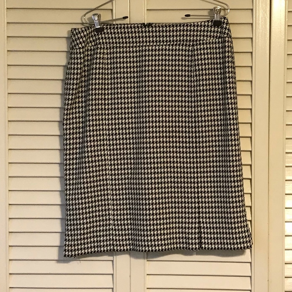Zara Black and White Houndstooth Pencil Skirt
